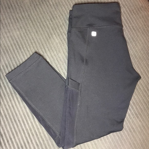 Fabletics crops with mesh - Picture 1 of 3